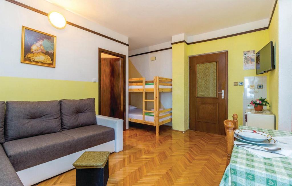Apartments Anita Sibinj Krmpotski Exterior photo
